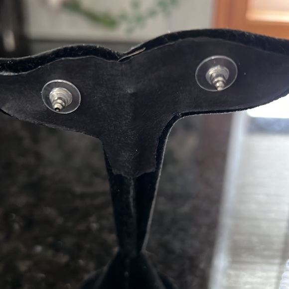 Medium Faux Pearl earrings - Picture 2 of 4